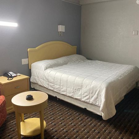Oxford Inn, Lincoln Blvd オクラホマシティ エクステリア 写真
