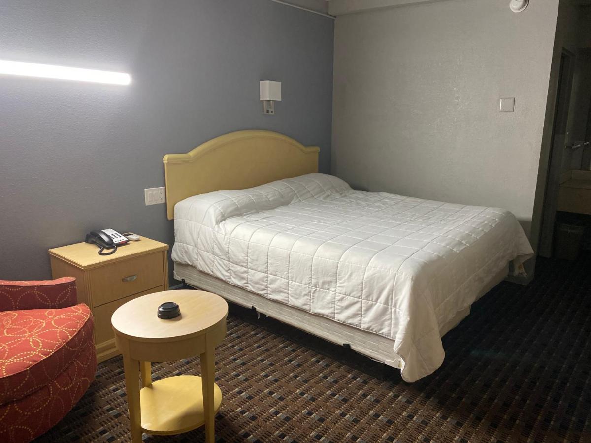 Oxford Inn, Lincoln Blvd オクラホマシティ エクステリア 写真