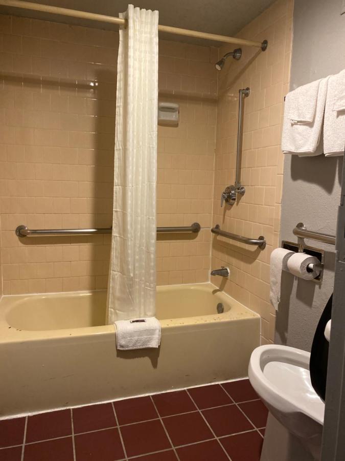 Oxford Inn, Lincoln Blvd オクラホマシティ エクステリア 写真