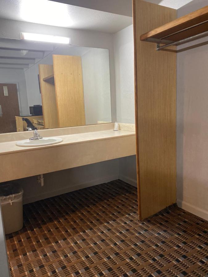 Oxford Inn, Lincoln Blvd オクラホマシティ エクステリア 写真